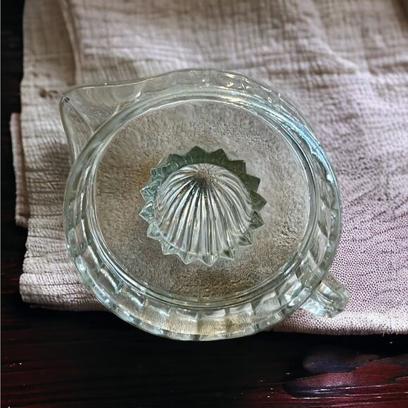 Vintage Pressed Glass Citrus Juicer Reamer-Spout-Handle-Lemon-Depression-Kitchen - Picture 3 of 6